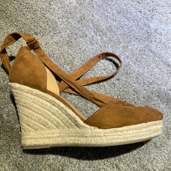 Women’s Brash wedges shoes size 9.                    Box 5 - Picture 6 of 6